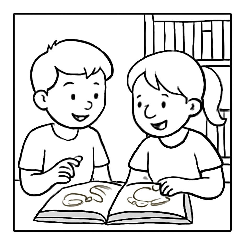 Дети выбирают книгу в библиотеке.