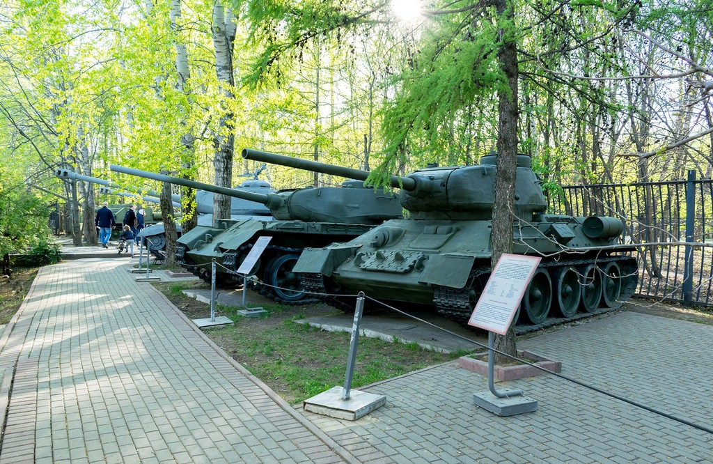 Слайд 16 «Музеи под открытым небом» — иллюстрация к презентации «Как музеи сохраняют историю» по обществознанию для 10 класса